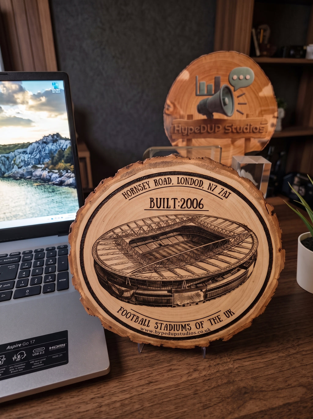 Log Slice Football Stadium (Emirates stadium) Home & Office Decor. 15cm diameter