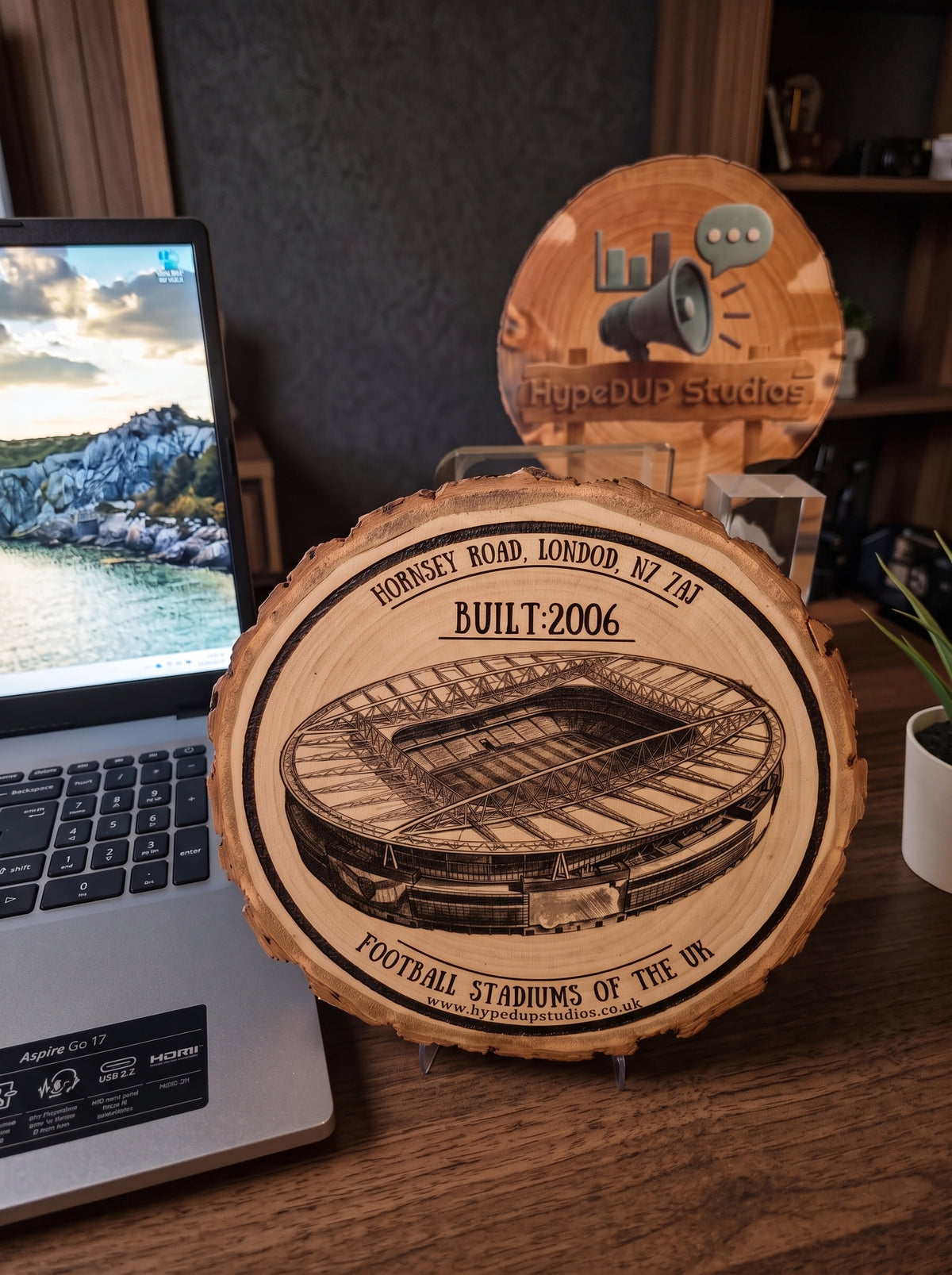 Log Slice Football Stadium (Emirates stadium) Home & Office Decor. 15cm diameter