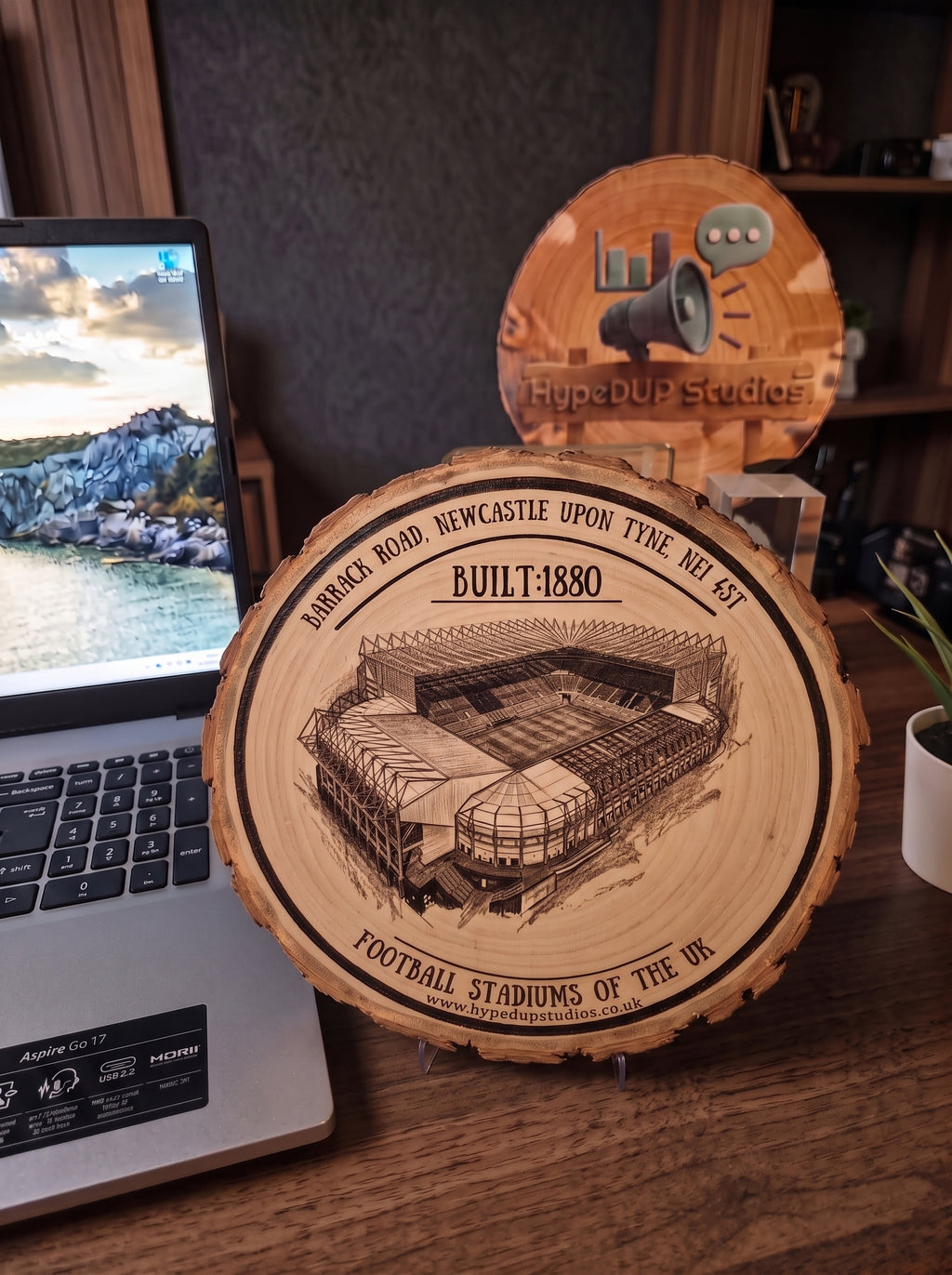 Log Slice Football Stadium (St James' Park stadium) Home & Office Decor. 15cm diameter